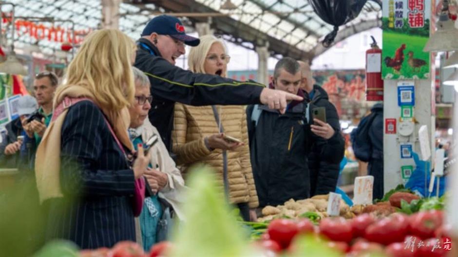 上观新闻|坐邮轮来上海菜场