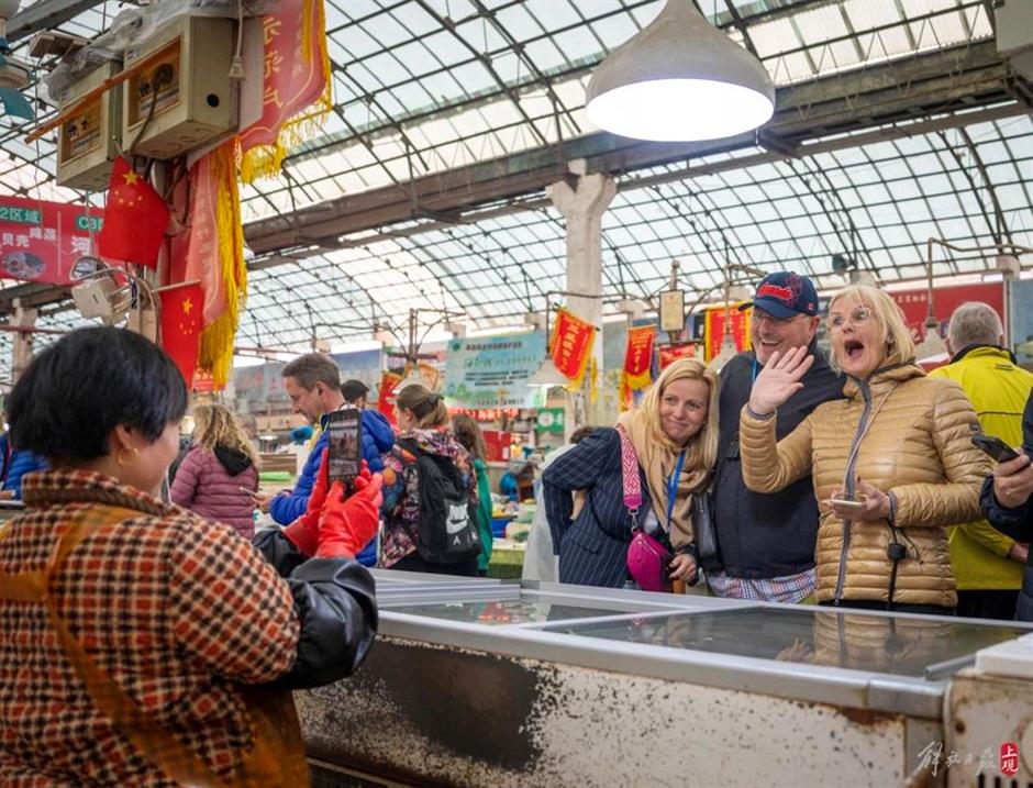 上观新闻|坐邮轮来上海菜场