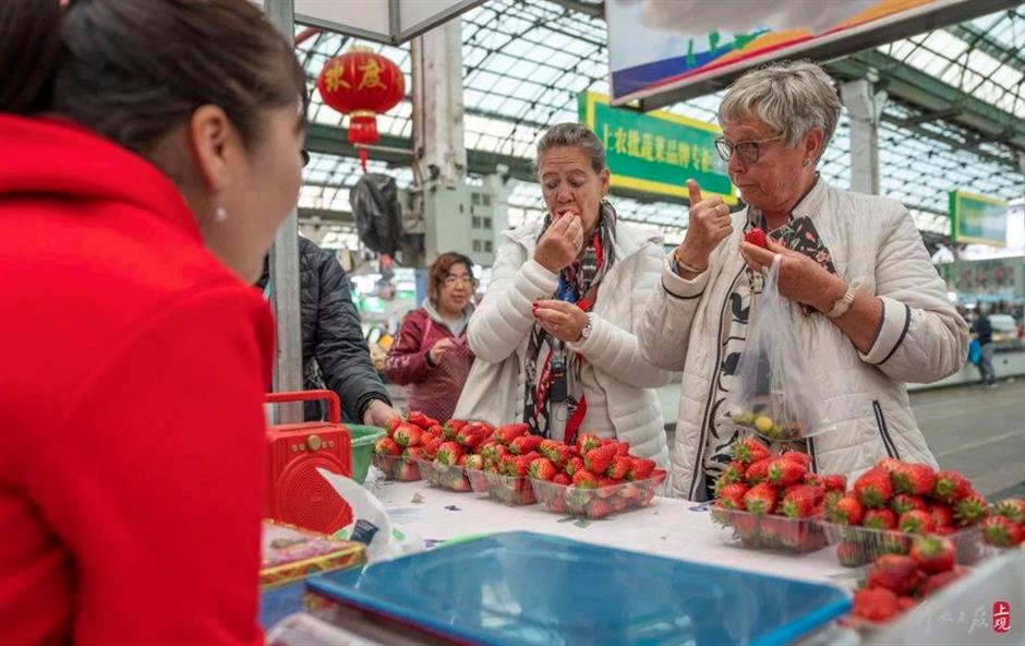 上观新闻|坐邮轮来上海菜场