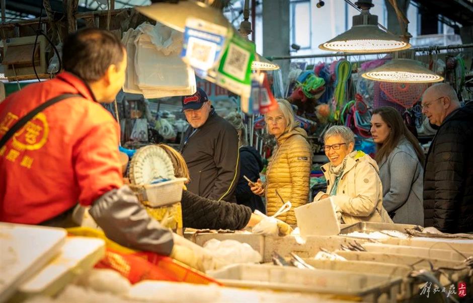 上观新闻|坐邮轮来上海菜场