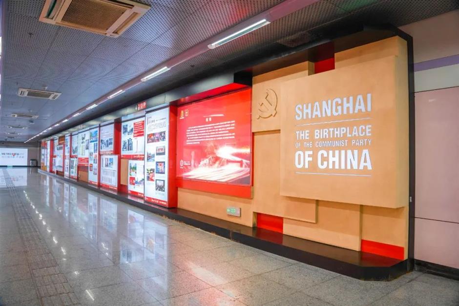 免费美展,地铁站里就能欣赏