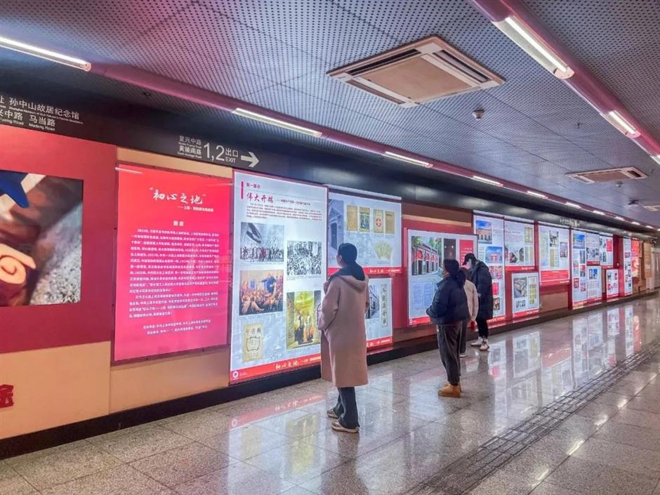 免费美展,地铁站里就能欣赏