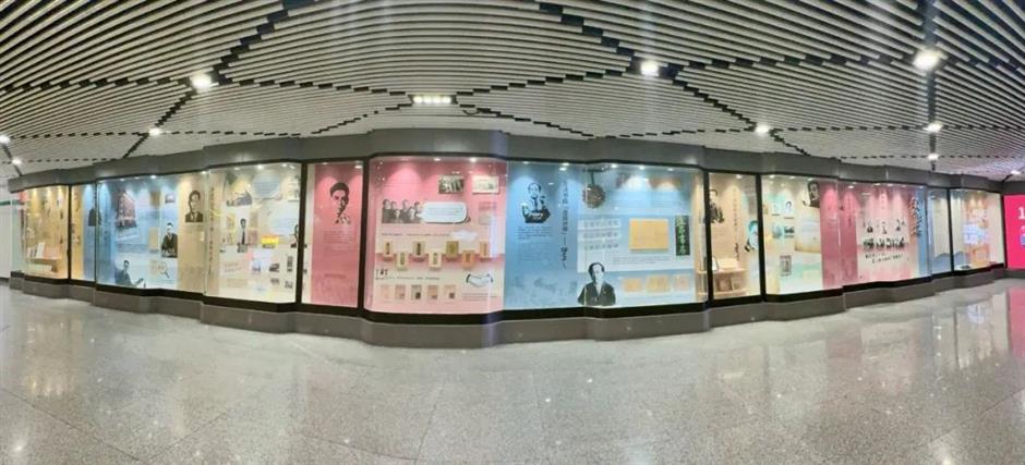 免费美展,地铁站里就能欣赏