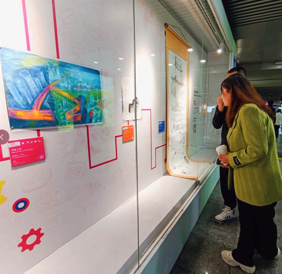 免费美展,地铁站里就能欣赏