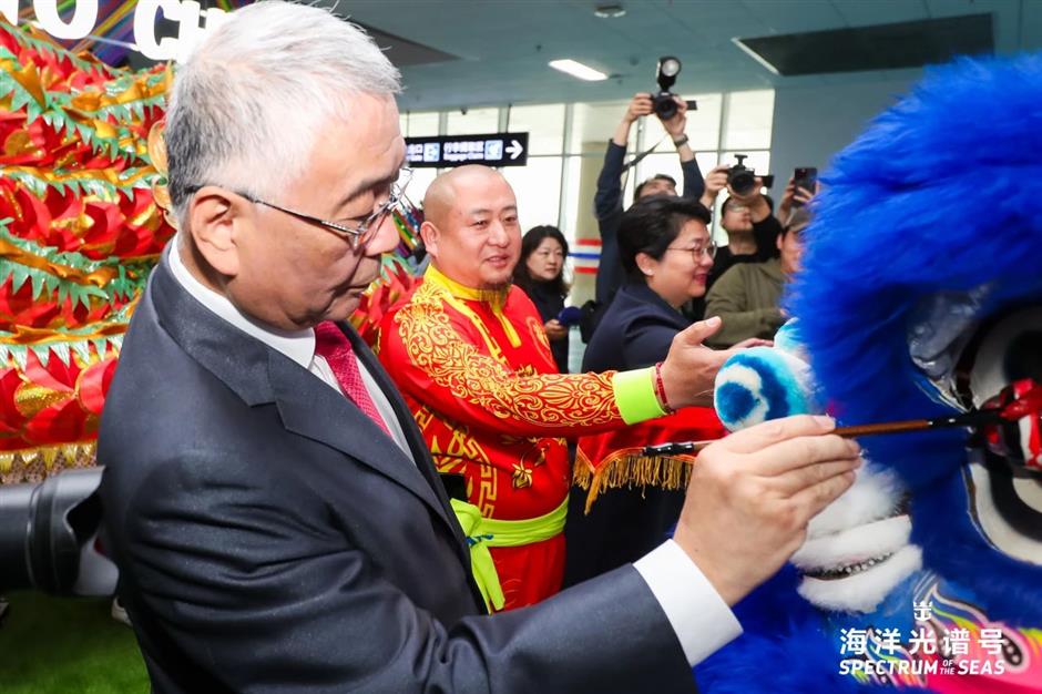 超级国际巨轮抵沪,上海迎来