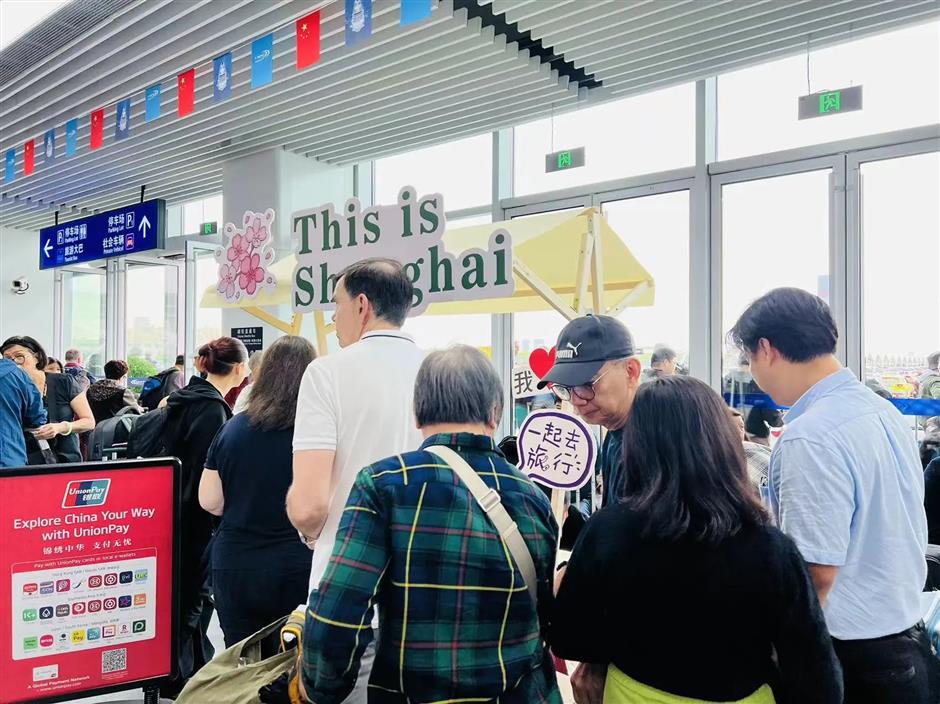 超级国际巨轮抵沪,上海迎来