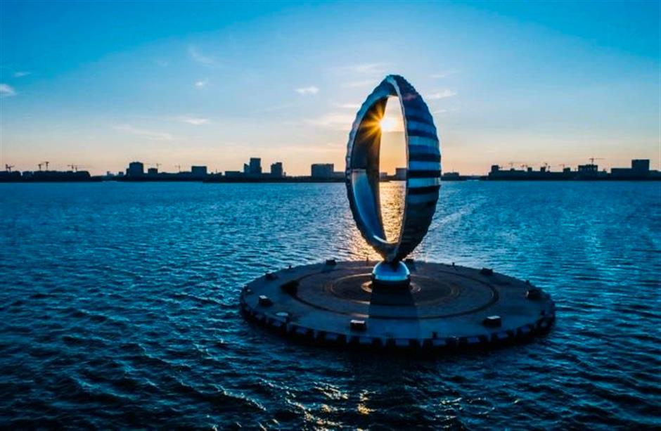 抬頭看書,低頭看湖|家門口的好去處