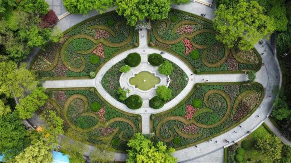 藏在市中心的月季花海!来这个法式花园免费打卡