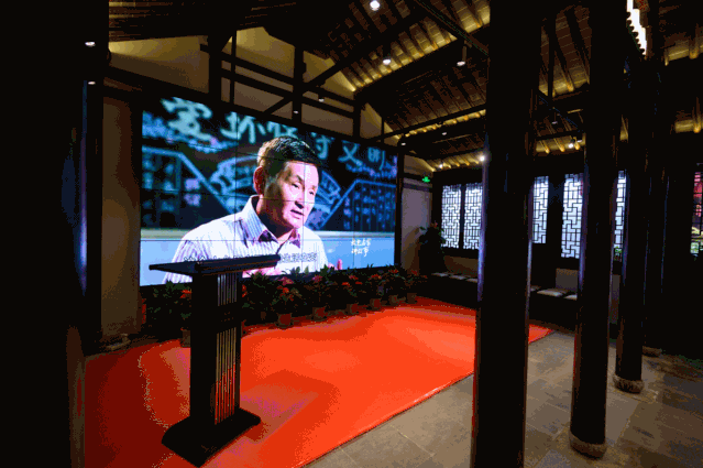 給你一間名人大咖的書房,約嗎?