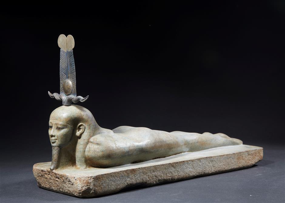 Yes, you can bring your cat to the nighttime exhibition on Egypt