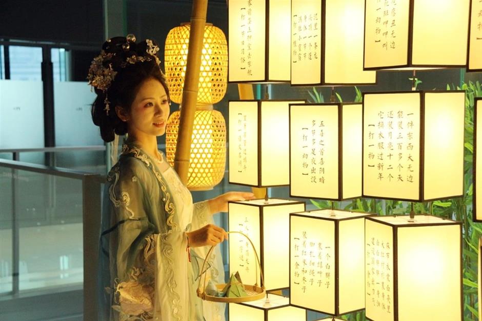 活動大揭秘!彩絲繞腕,手繪團扇……古風彩妝讓你秒變小仙女~