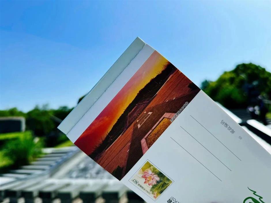 跟着明信片打卡,收集同框夏日美景