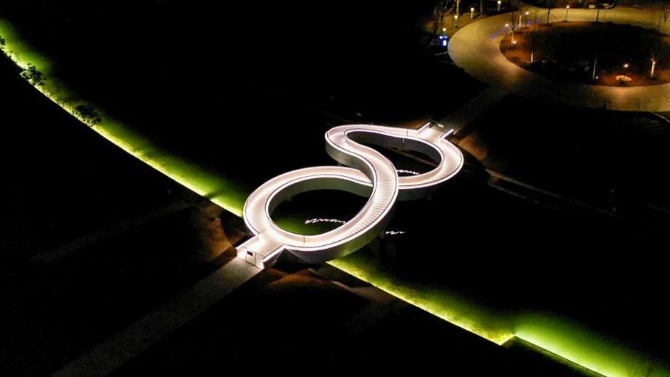 就在上海,莫比乌斯环突然爆红