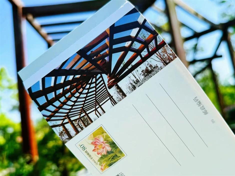 跟着明信片打卡,收集同框夏日美景