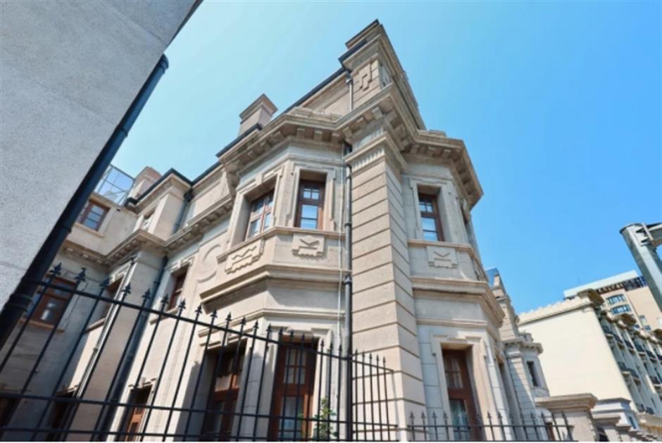 高架旁的「文聯老樓」,入選「中國20世紀建築遺產」。