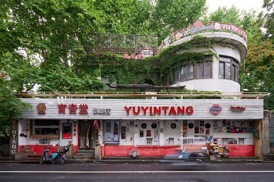 Ships in the Night: A Tour of Yuyintang with Owner, Lao Lu