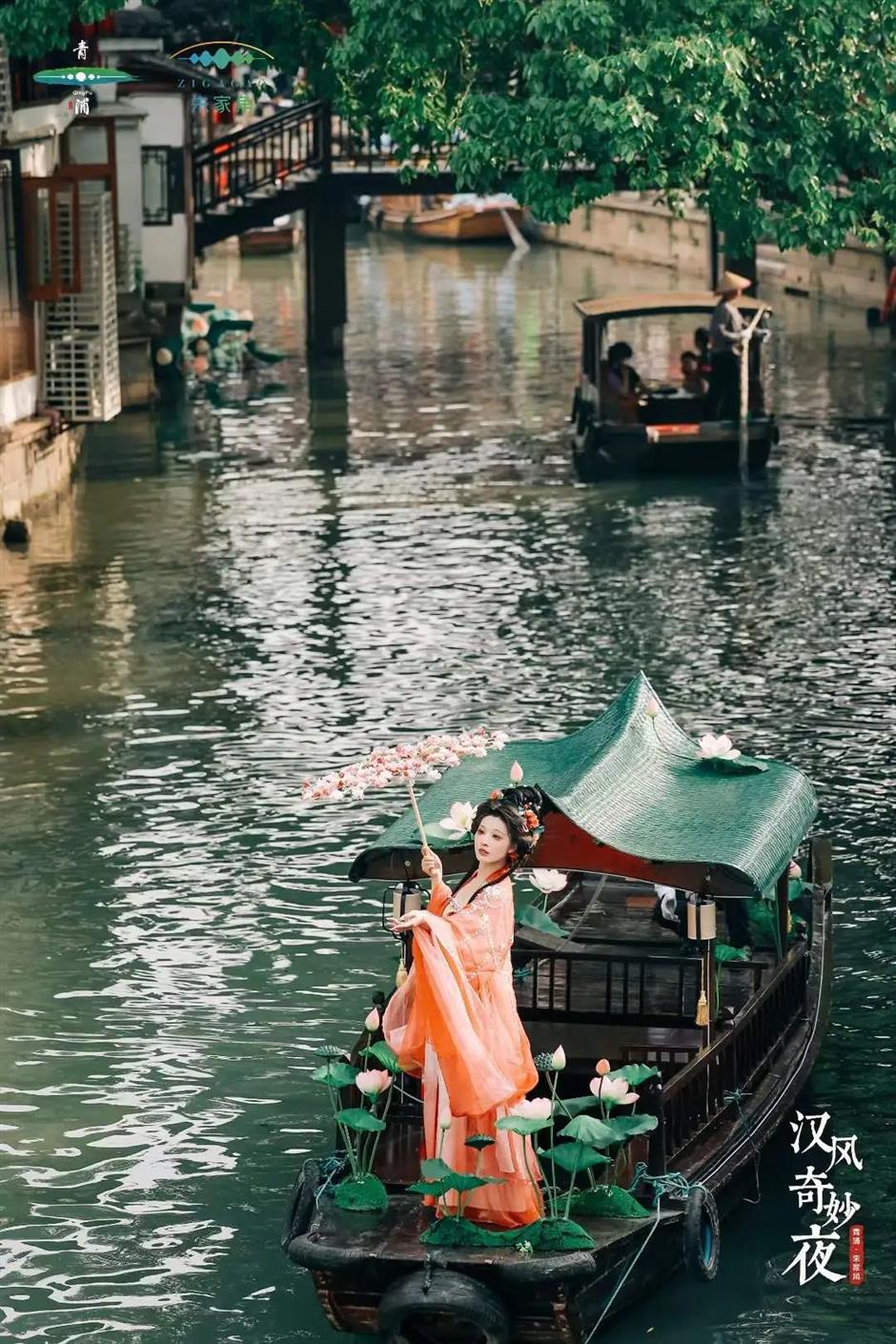 凭美貌出圈!快来