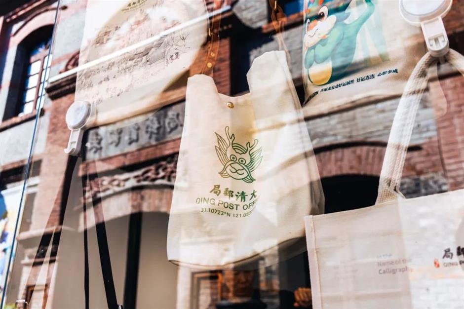 想不到正是上海這座千年古鎮,
有風有樹有咖有香→