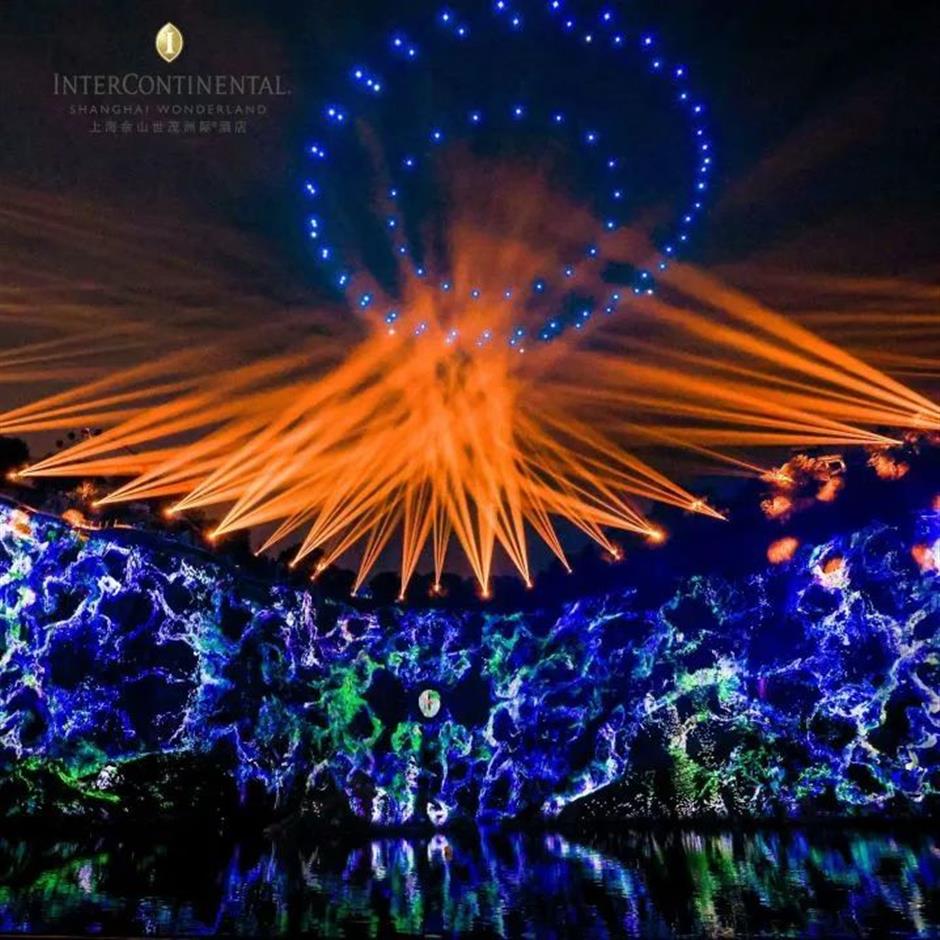 夜遊好去處!聽音樂盛宴,看崖壁燈光秀,還有「黃河路」可以逛!