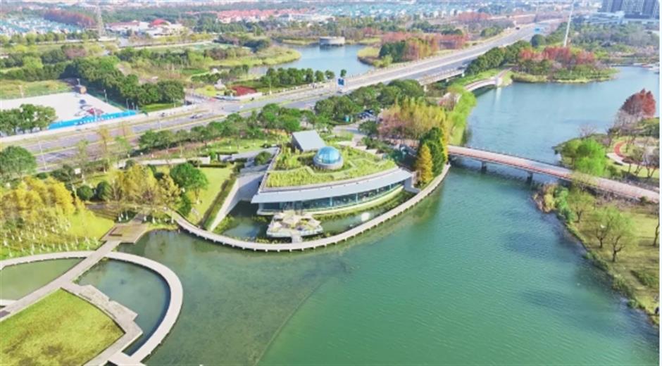 另类纳凉!去湖边避暑吧