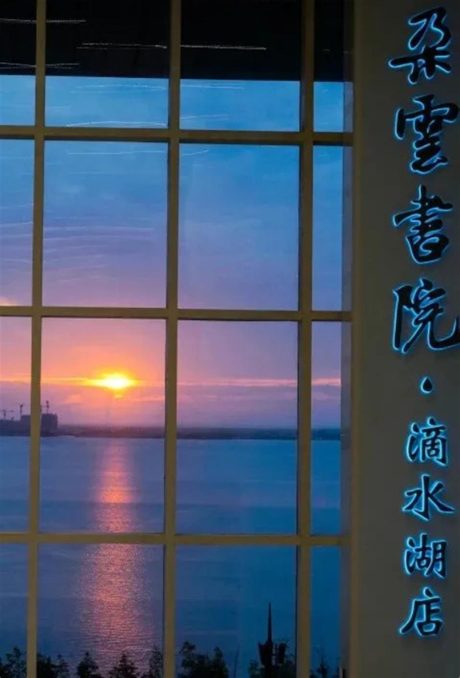 另类纳凉!去湖边避暑吧