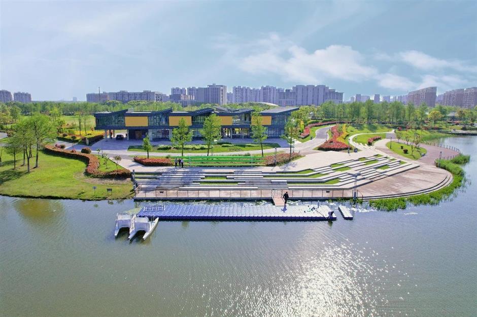 看完日出,不如在臨港來場暢快玩水之旅