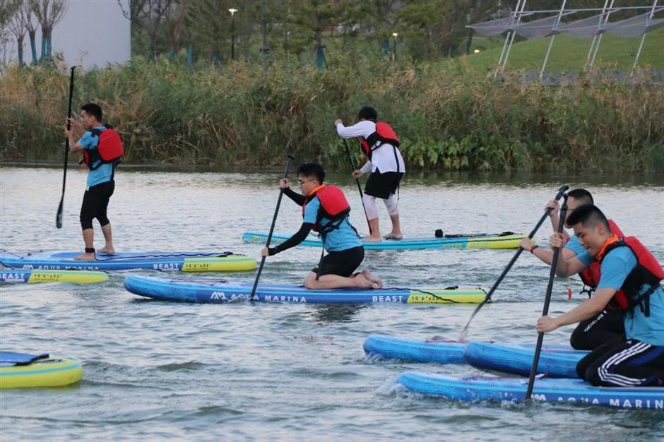 看完日出,不如在臨港來場暢快玩水之旅