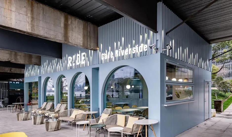 好chill~在黃浦江邊喝著咖啡吹江風