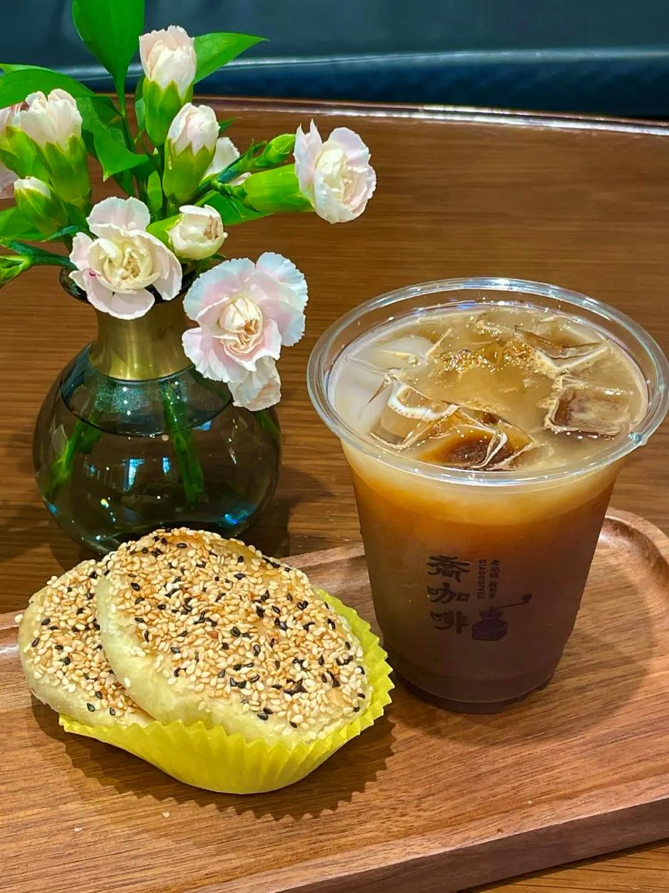 好chill~在黃浦江邊喝著咖啡吹江風