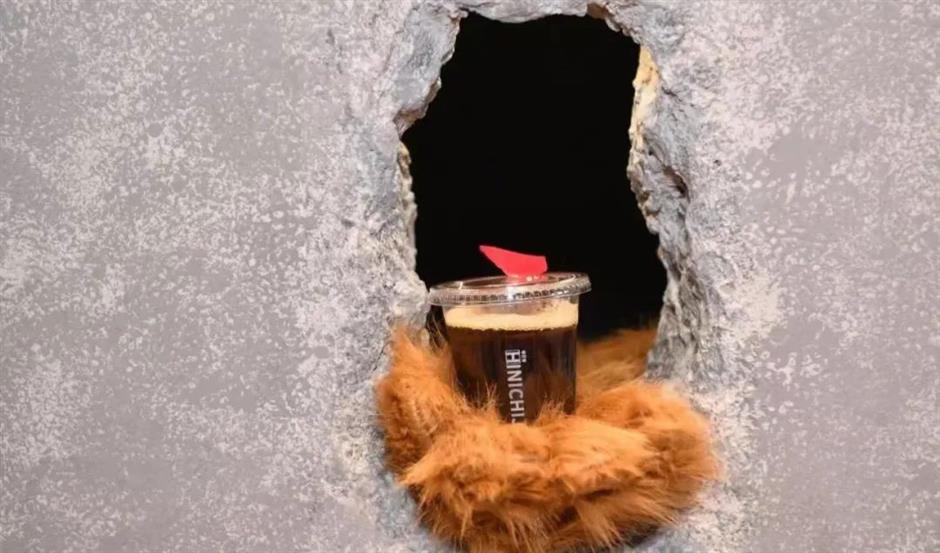 老外驚了!上海這條100多米的小馬路上,竟有18家咖啡店。