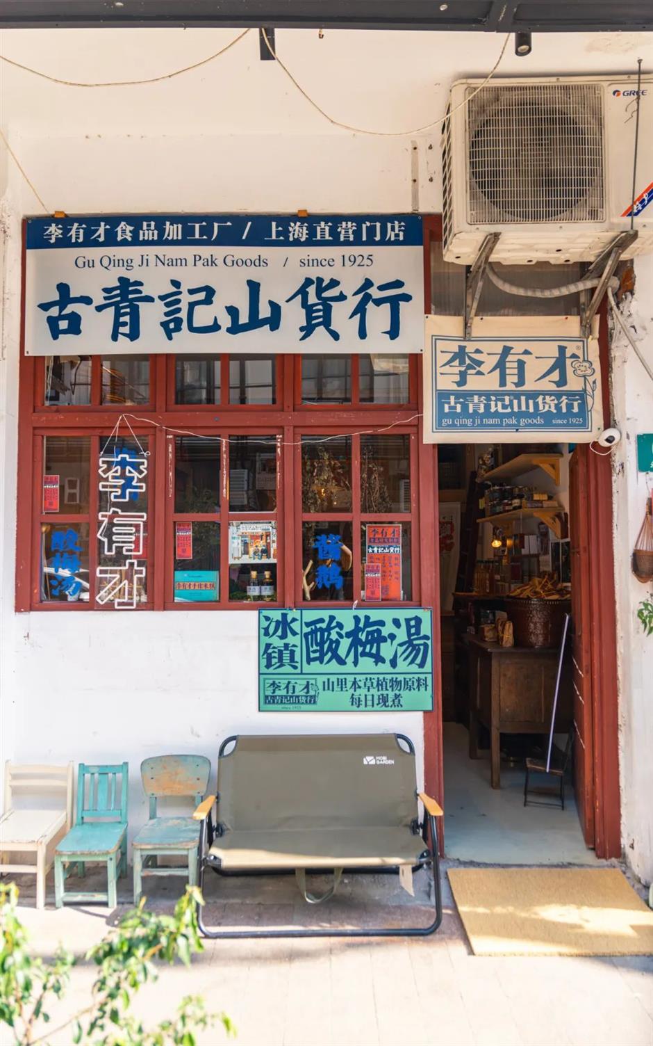 老外驚了!上海這條100多米的小馬路上,竟有18家咖啡店。