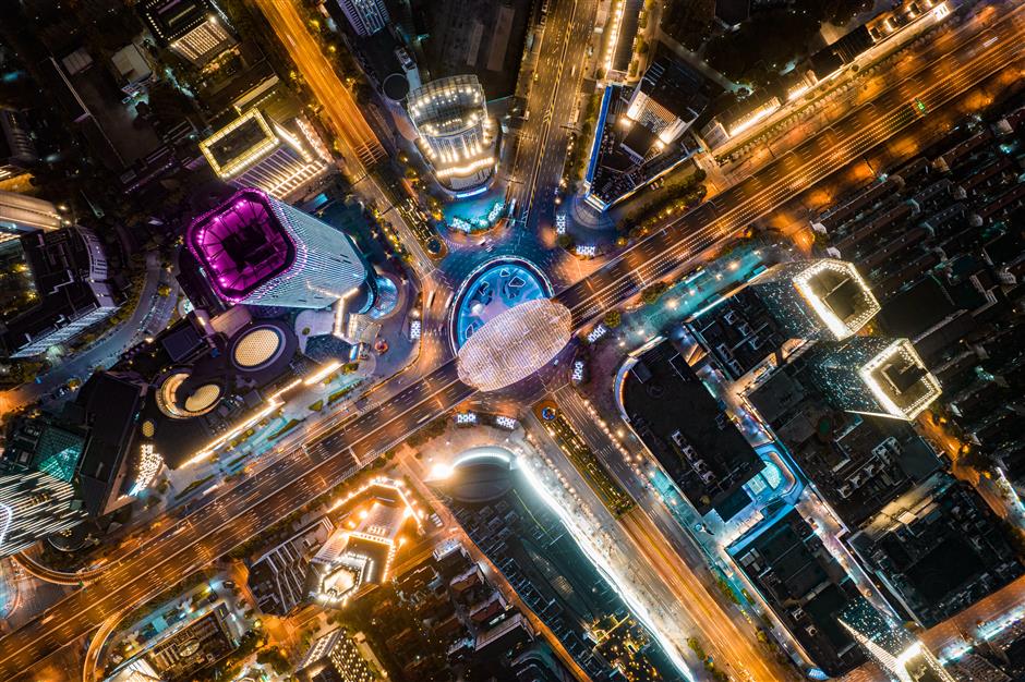 [Feel Shanghai] <i>Your Ultimate FAQs and City Guide</i>