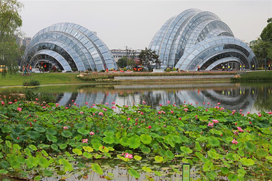 [Feel Shanghai] <i>Your Ultimate FAQs and City Guide</i>