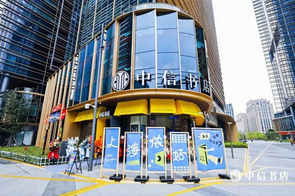 超多网红品牌首店、科技感装置……魔都竟然还有个赛博朋克版