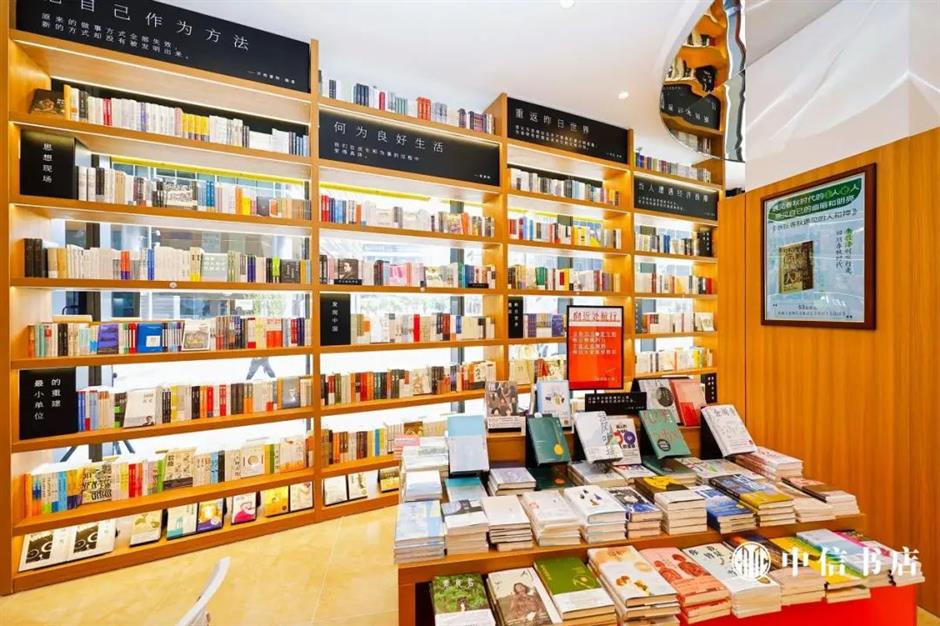 超多网红品牌首店、科技感装置……魔都竟然还有个赛博朋克版