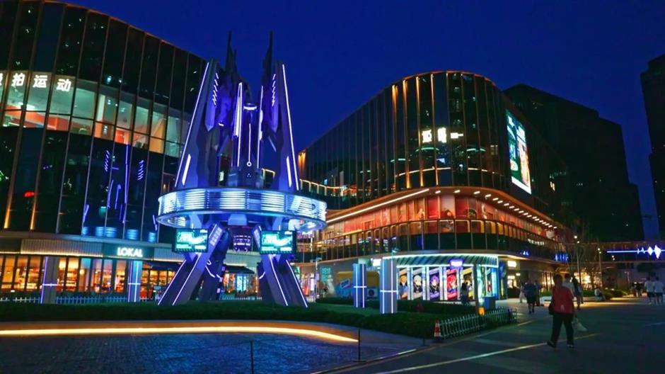 超多网红品牌首店、科技感装置……魔都竟然还有个赛博朋克版