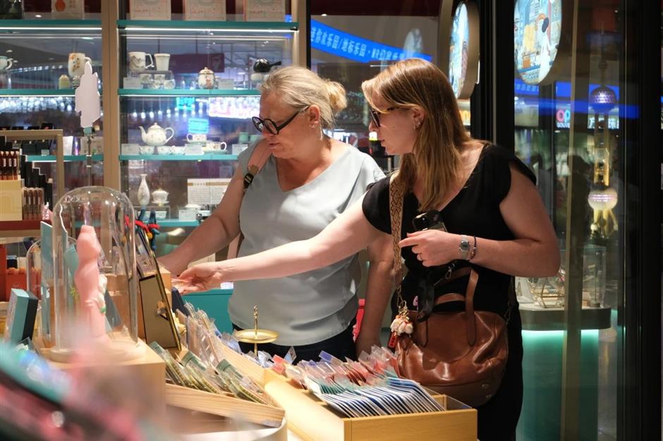 收下来自上海的专属纪念!千名外国友人光临