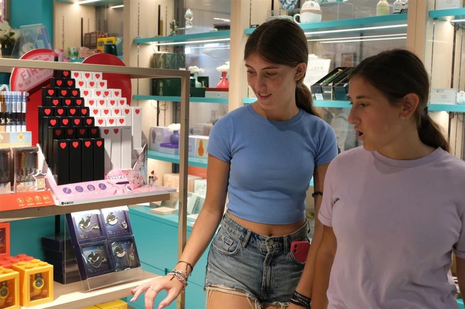 收下来自上海的专属纪念!千名外国友人光临