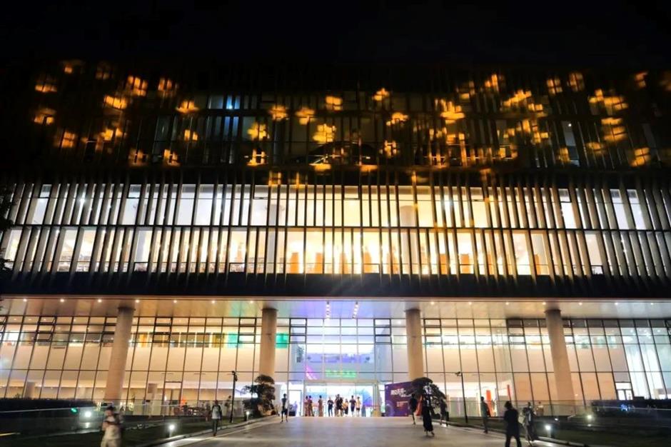 國慶假日上海接待遊客1862.25萬人次,文旅市場供需兩旺、歡樂祥和。