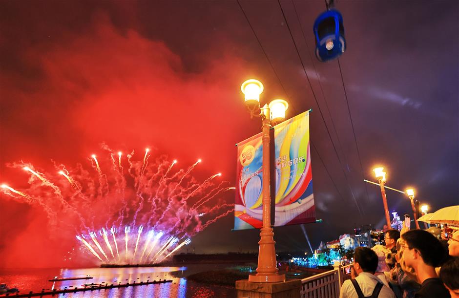 國慶假日上海接待遊客1862.25萬人次,文旅市場供需兩旺、歡樂祥和。