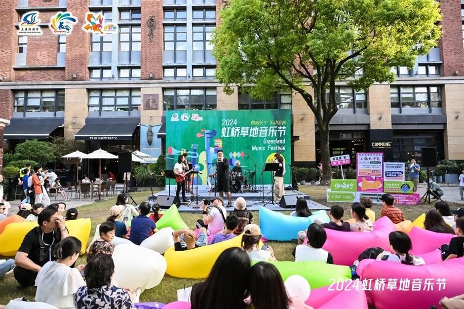 國慶假日上海接待遊客1862.25萬人次,文旅市場供需兩旺、歡樂祥和。