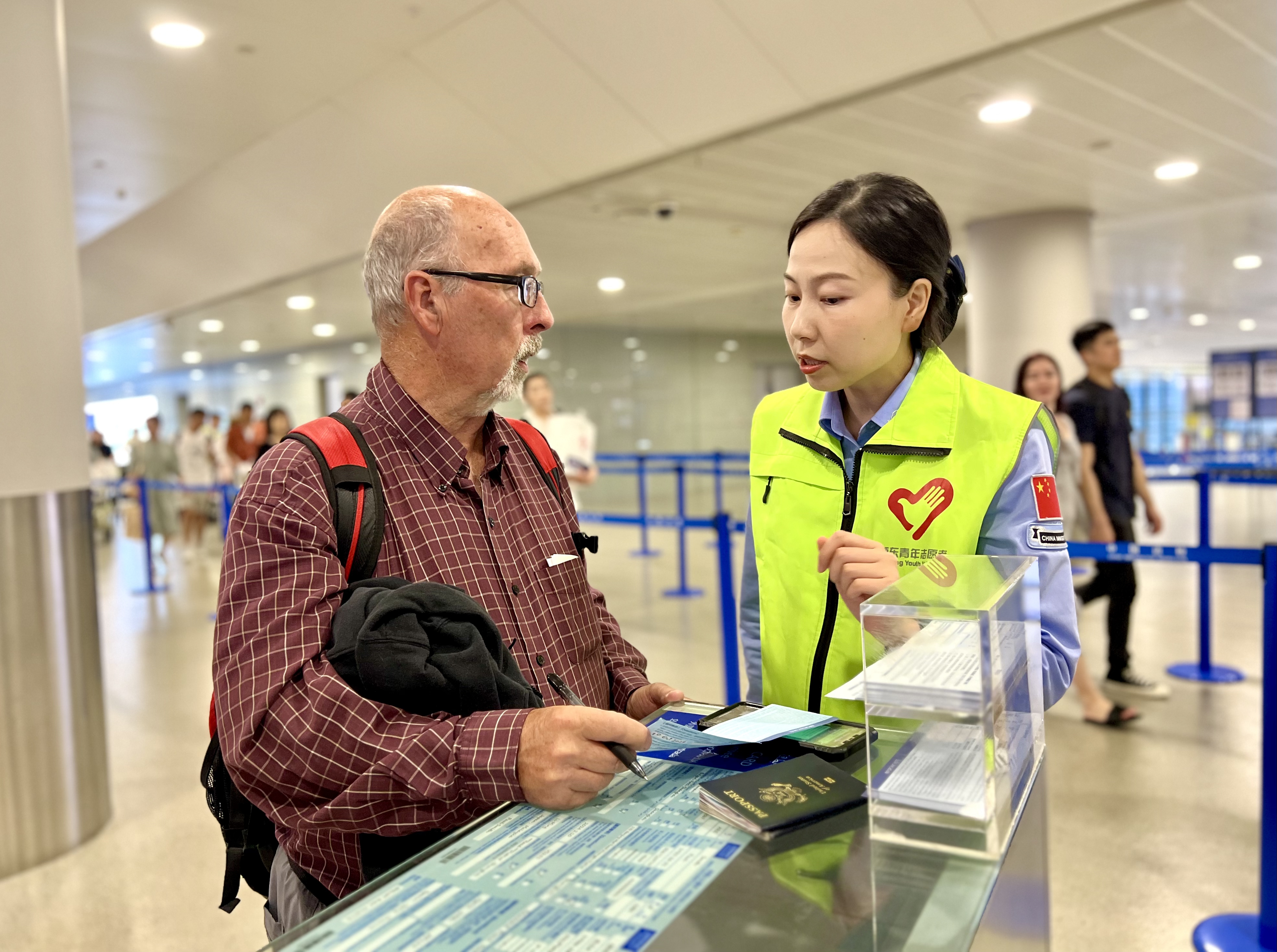 Immigration officers making foreigners' arrivals easier
