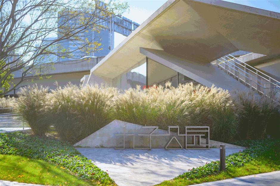 A walk along Suzhou Creek