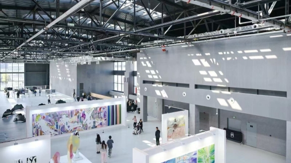 Shanghai International Art Trade Week opens for business