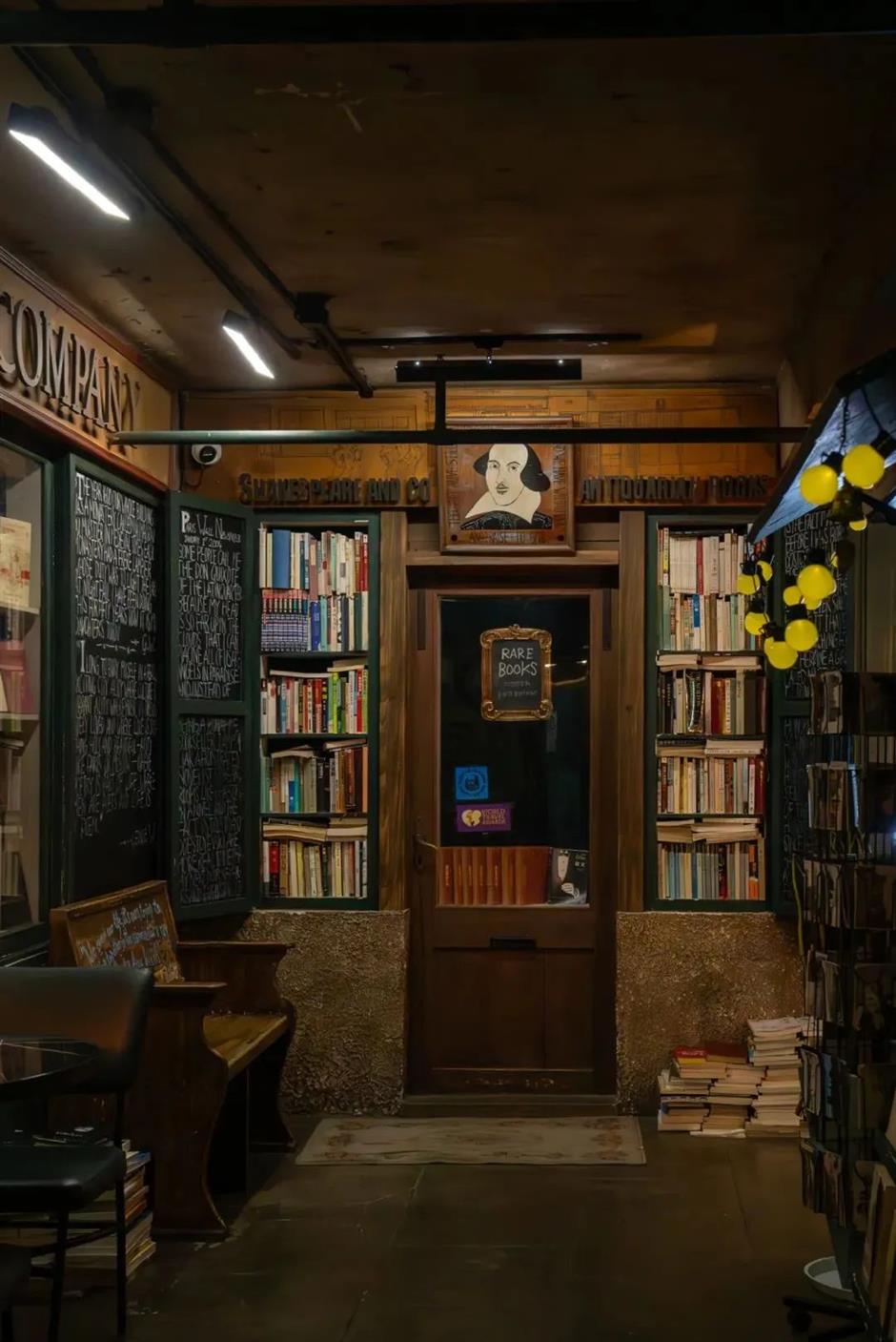 绝美秋色!逛逛这条松驰感满满的小马路