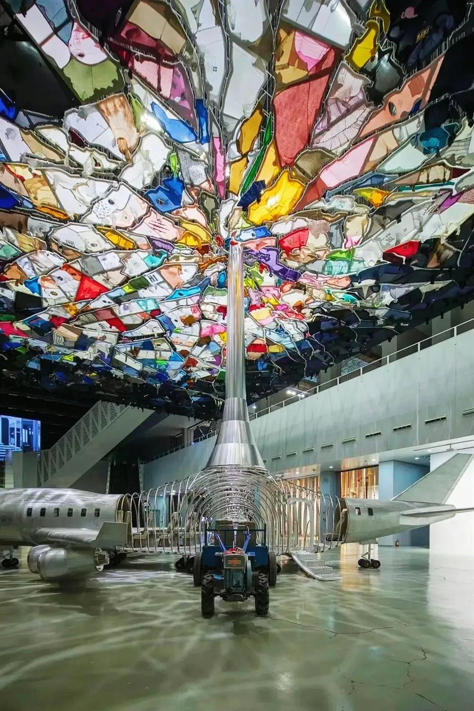 黄浦江畔又现巨型装置,免费开放→