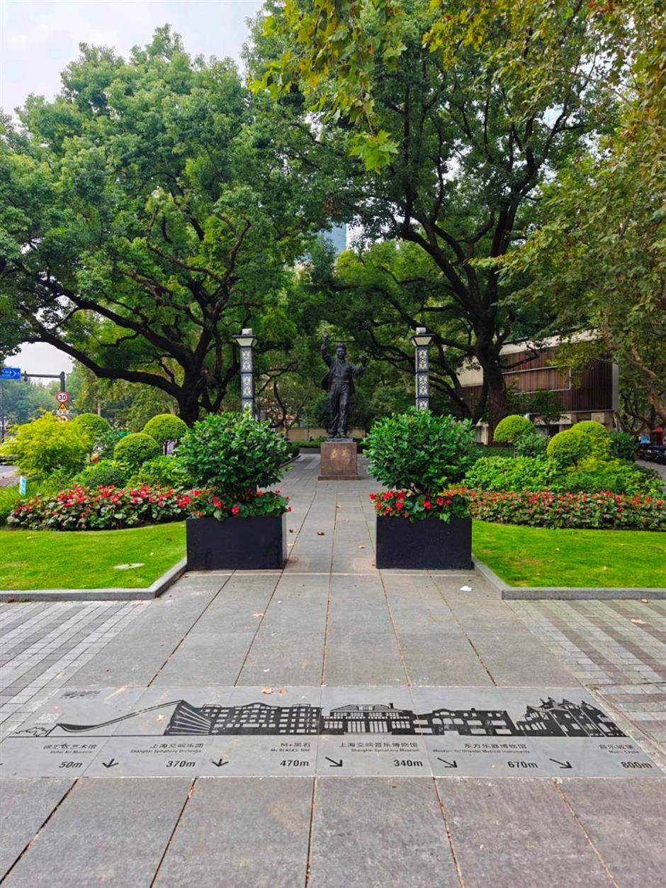 秋日濃度拉滿!去梧桐樹下盪盪小馬路吧