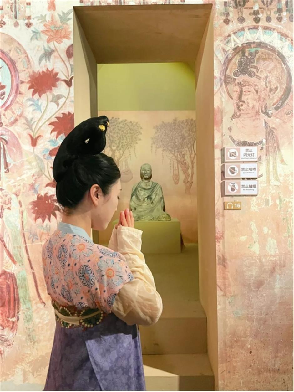 穿漢服去看「何以敦煌」藝術大展,官方有敦煌禮物相贈哦!