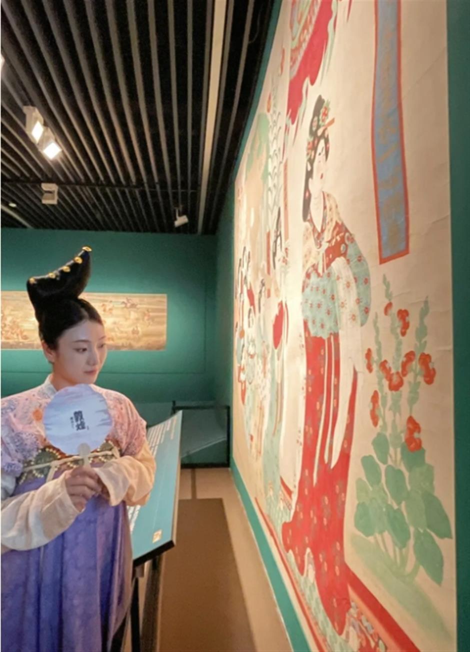 穿漢服去看「何以敦煌」藝術大展,官方有敦煌禮物相贈哦!