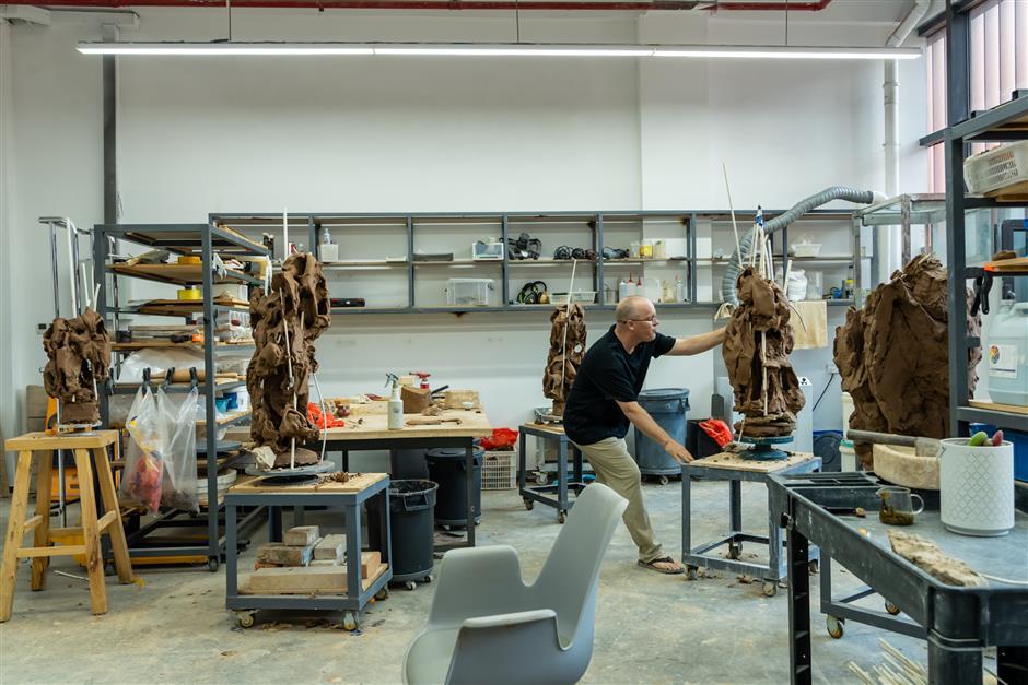 Jingdezhen: Deciphering the Modern Alchemy of Mud and Fire